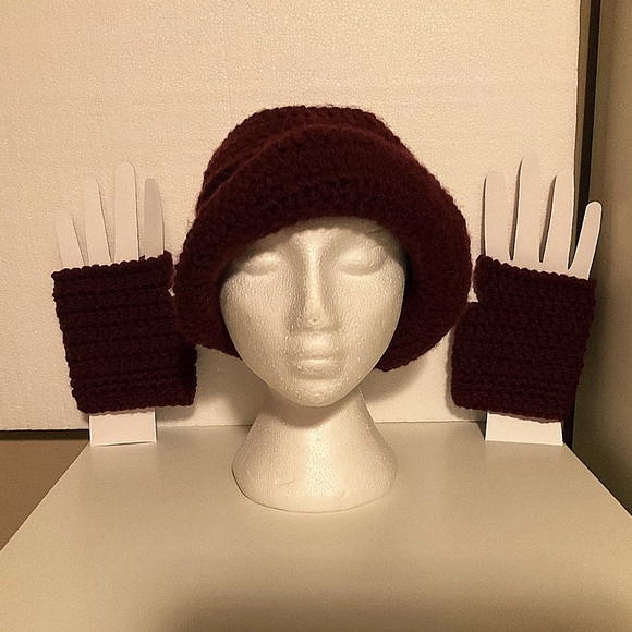 New Crocheted ladies Burgundy hat with matching fingerless/texting gloves, main image 4